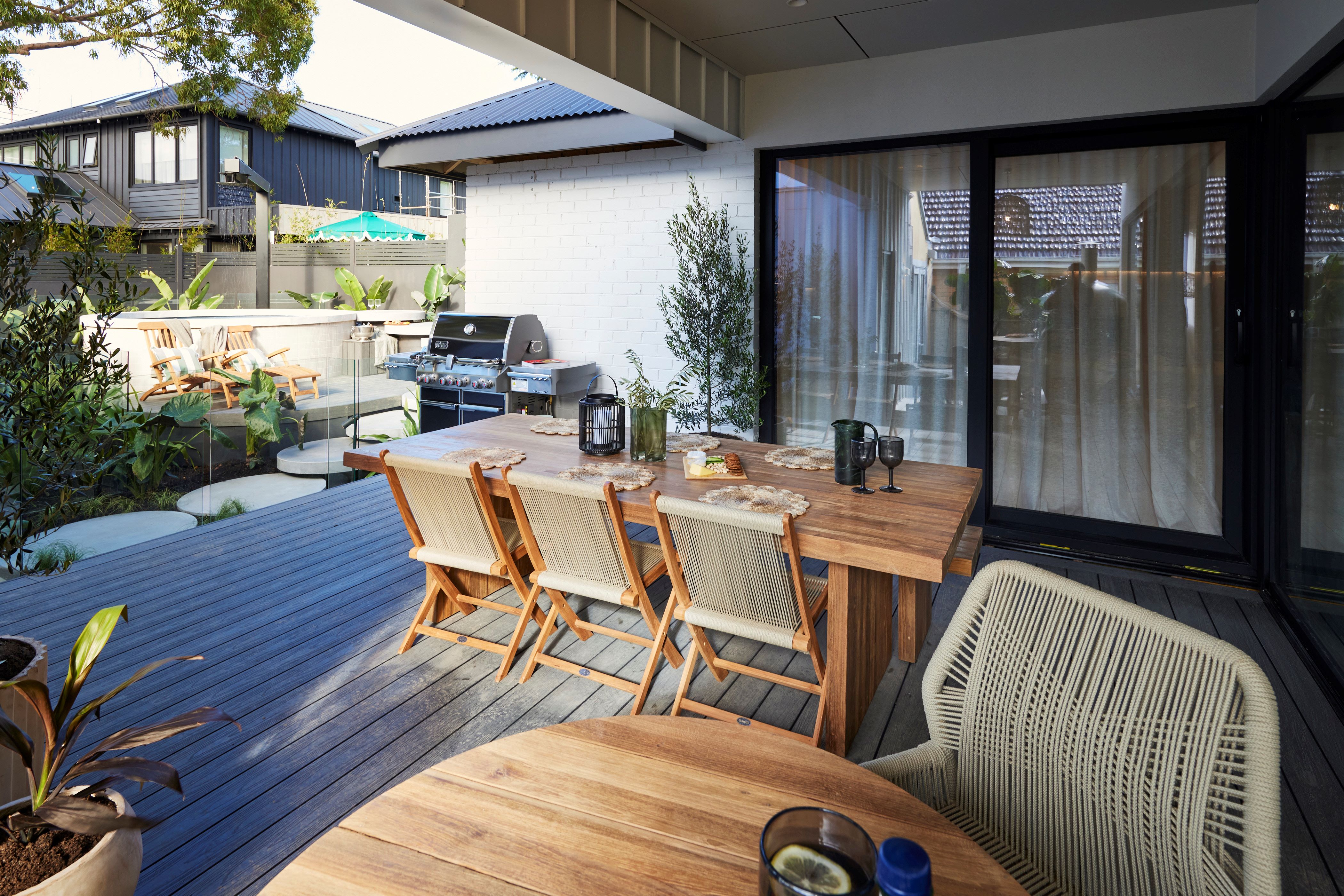 Outdoor Dining Entertainment Area