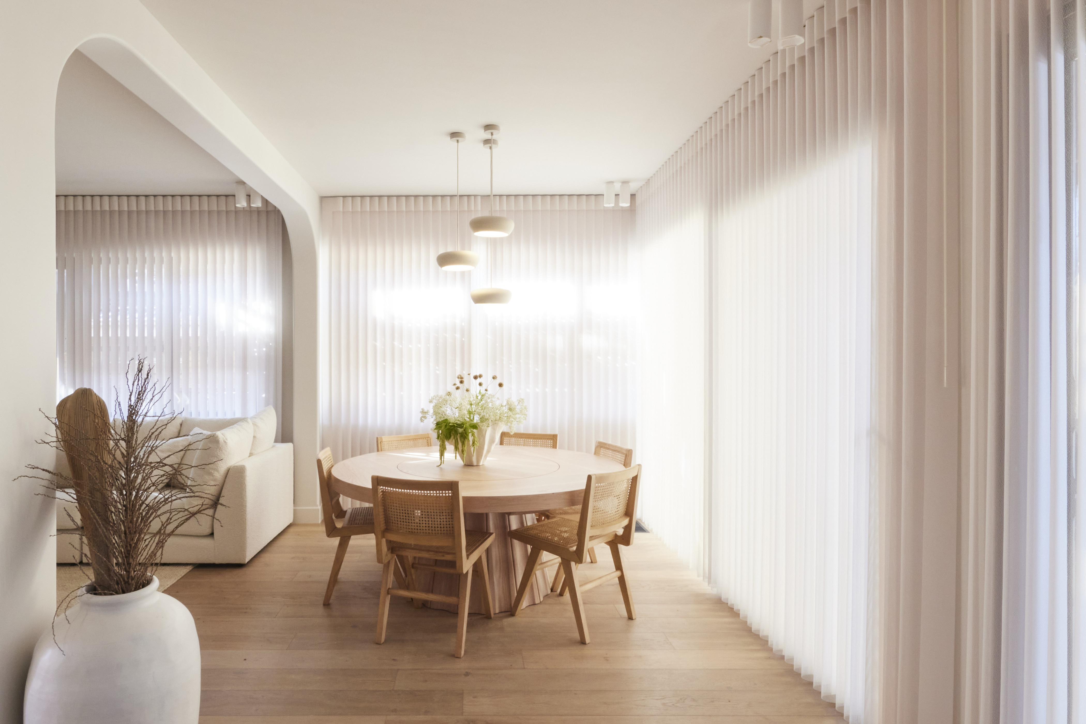 Contemporary Style Dining Room With Timber Dining Table