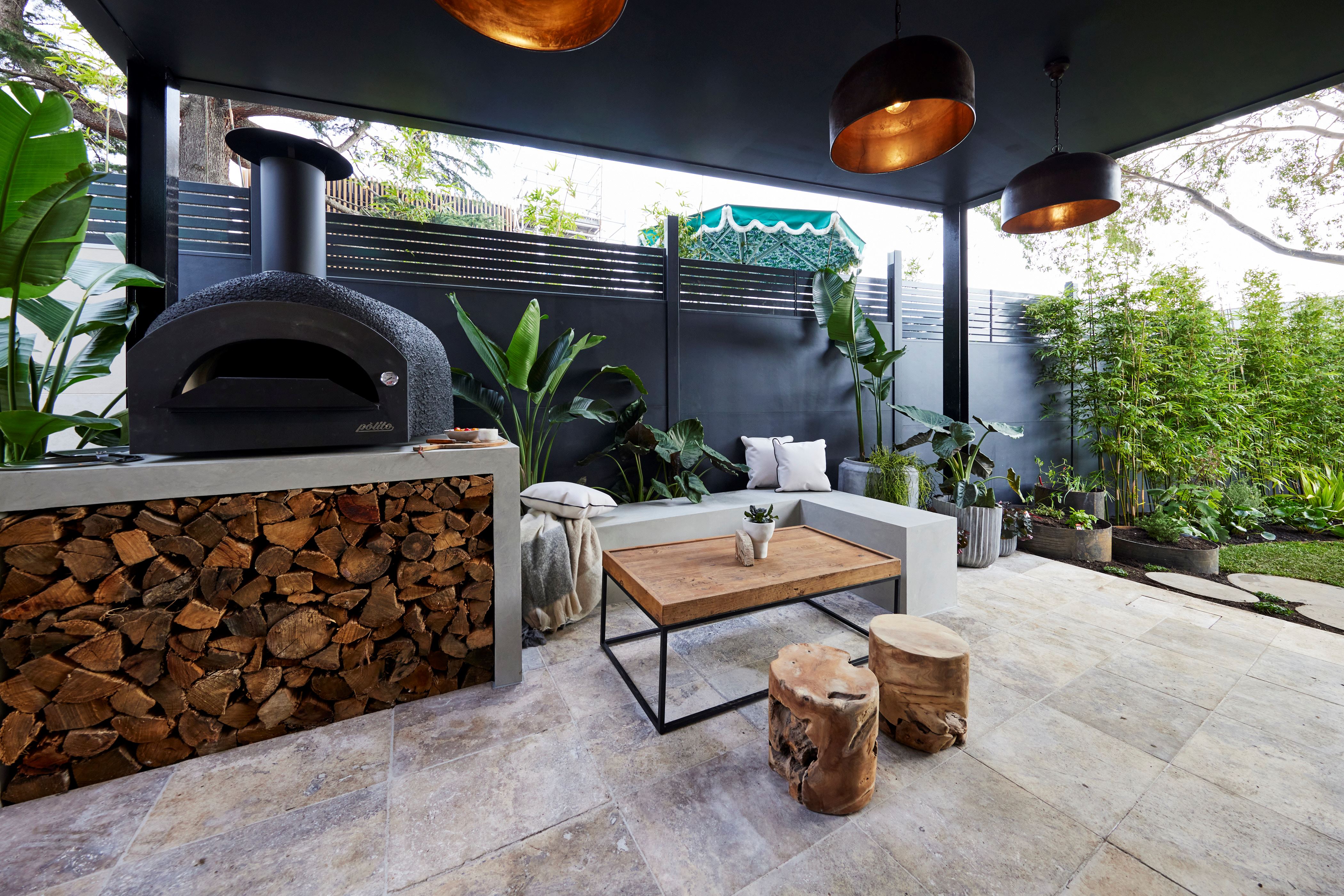 Alfresco Dining Area With Outdoor Oven